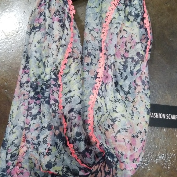 Fashion scarf - Picture 2 of 2